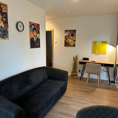 Mm - In Innenstadtlage Mit Parkplatz דירה